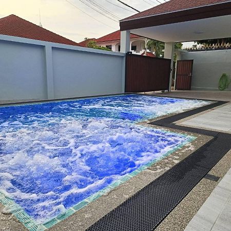 Private Pool Villa With Jacuzzi At Royal Park Village - Walk To The Beach - 6 People - Max 3 Males (Adults Only) Джомтиен Бийч Екстериор снимка