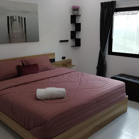 Private Pool Villa With Jacuzzi At Royal Park Village - Walk To The Beach - 6 People - Max 3 Males (Adults Only) Джомтиен Бийч Екстериор снимка