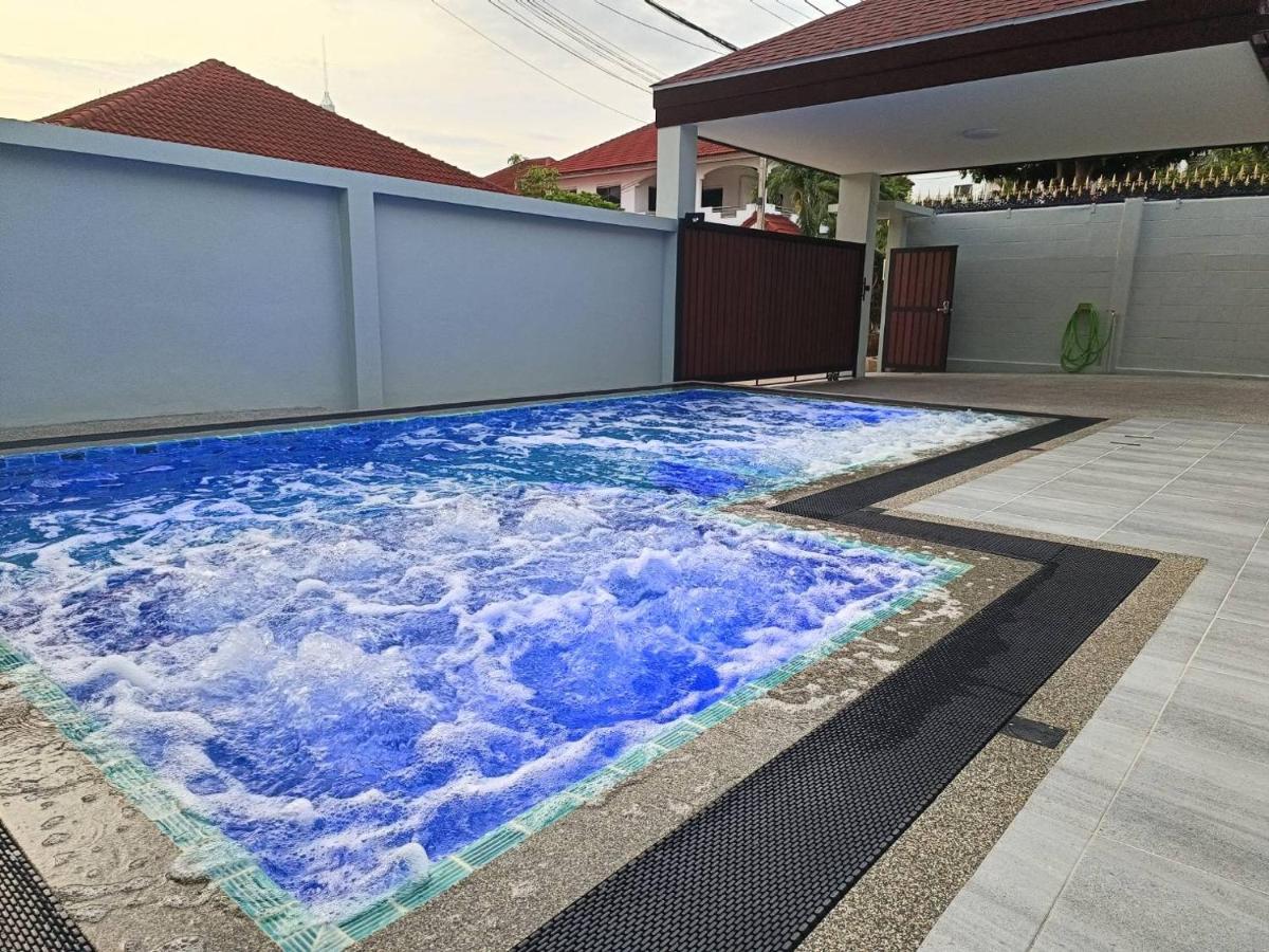 Private Pool Villa With Jacuzzi At Royal Park Village - Walk To The Beach - 6 People - Max 3 Males (Adults Only) Джомтиен Бийч Екстериор снимка
