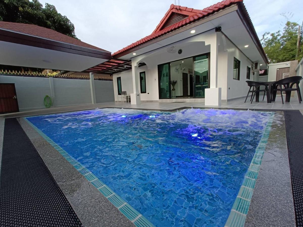 Private Pool Villa With Jacuzzi At Royal Park Village - Walk To The Beach - 6 People - Max 3 Males (Adults Only) Джомтиен Бийч Екстериор снимка