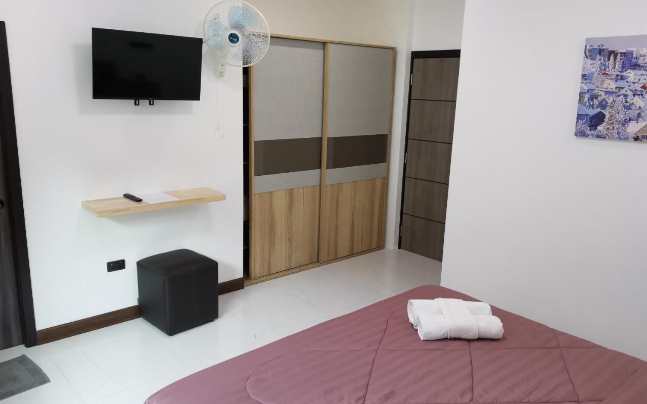 Private Pool Villa With Jacuzzi At Royal Park Village - Walk To The Beach - 6 People - Max 3 Males (Adults Only) Джомтиен Бийч Екстериор снимка